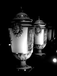 Deux vases d'ornement, Lille, fin du 18ème siècle. Exposit…
