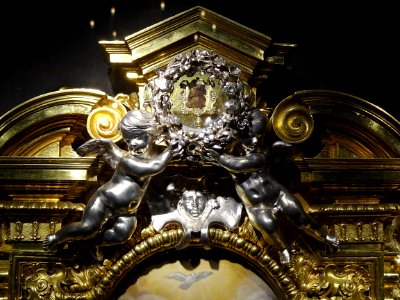 Détail du bénitier-reliquaire de la reine Marie-Thérèse, é…
