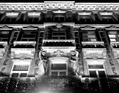 Détail de la façade d'un immeuble de la rue Faidherbe, à L…