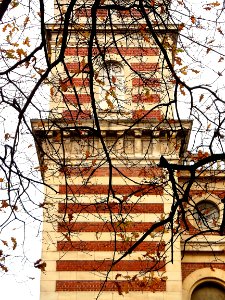 Détail de l'une des deux tours de la façade du Palais Rame…