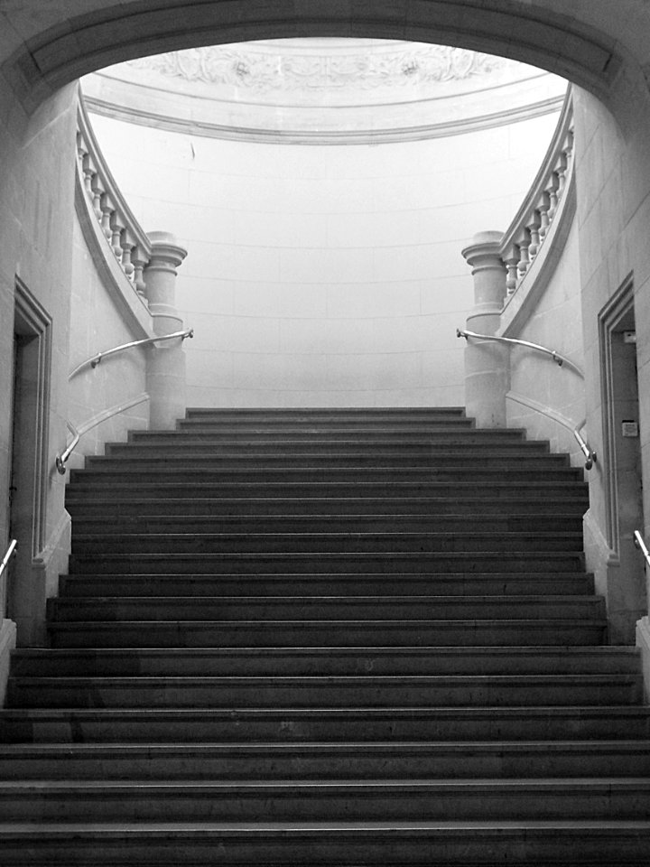 L'un des escaliers en rotonde du palais des beaux-arts de …