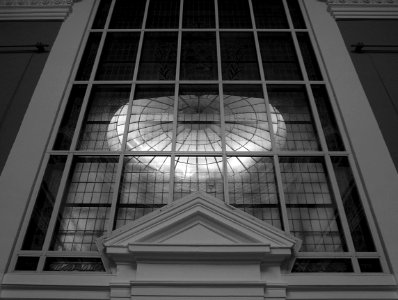 Reflet de la coupole d'une salle du palais des beaux-arts …