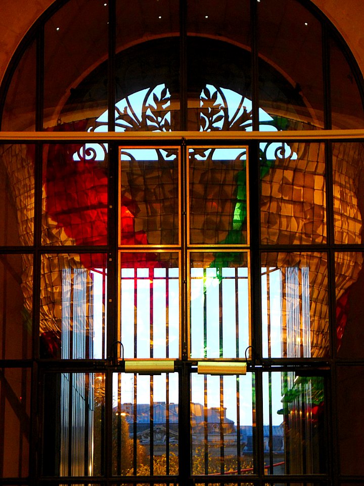 Palais des beaux-arts de Lille : reflet de l'une des suspe…