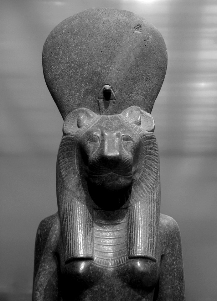 Galerie du temps, Louvre Lens: détail de la statue de Sekh…