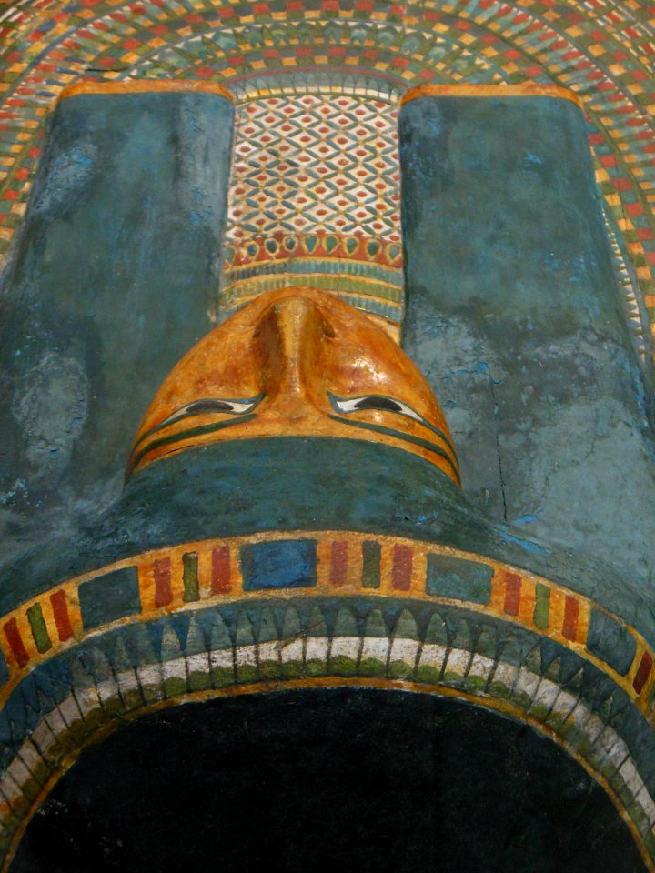 Galerie du temps, Louvre Lens: détail du cercueil intérieu…