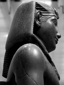 Galerie du temps, Louvre Lens: détail de la statue du phar…