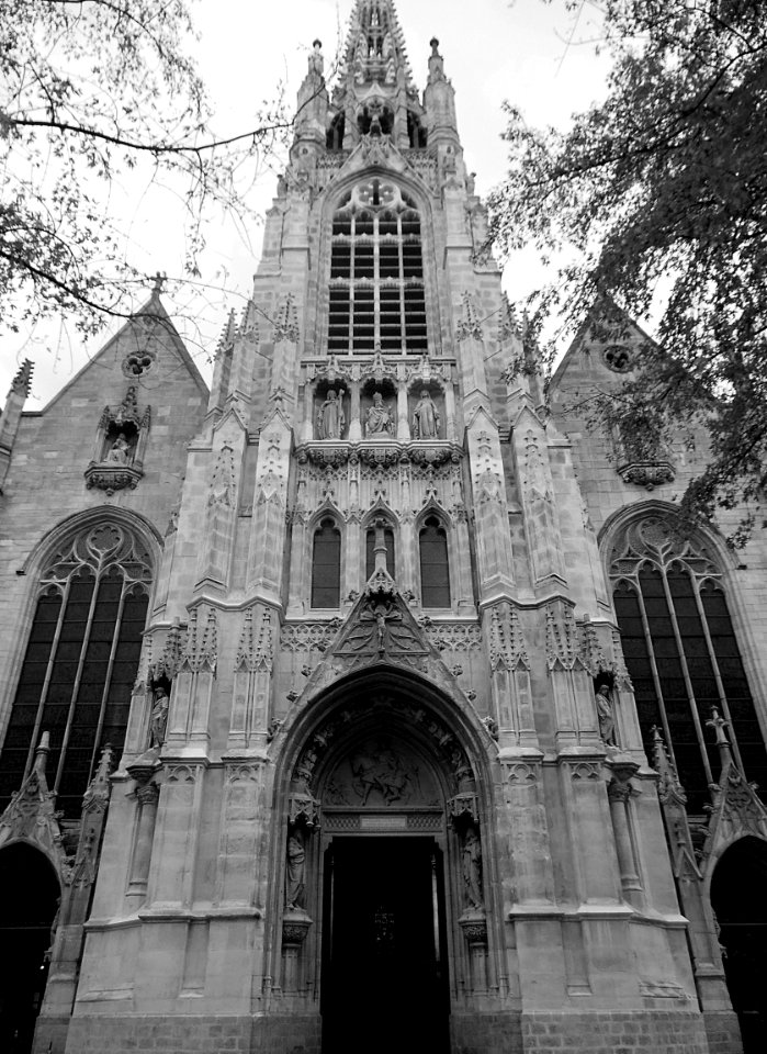 Une vue de la façade de l'église Saint-Maurice, à Lille.