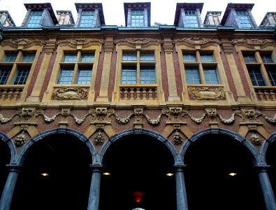 Détail de la cour intérieure de la Vieille bourse de Lille…