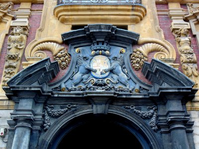 Détail de l'une des entrées de la Vieille bourse de Lille.…