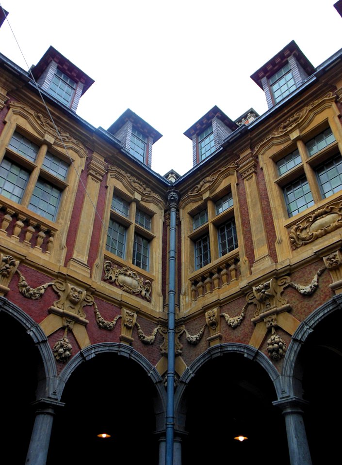 Détail de la cour intérieure de la Vieille bourse de Lille…