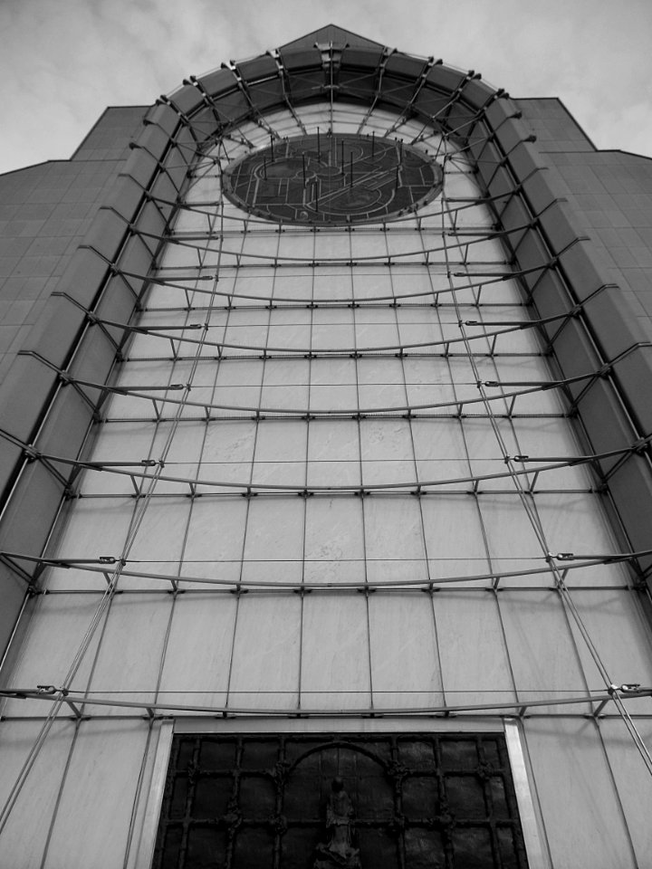 Une vue de la façade de la cathédrale Notre-Dame de la Tre…