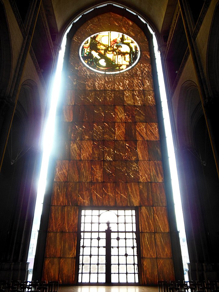 Une vue du célèbre mur en marbre translucide de la cathédr…