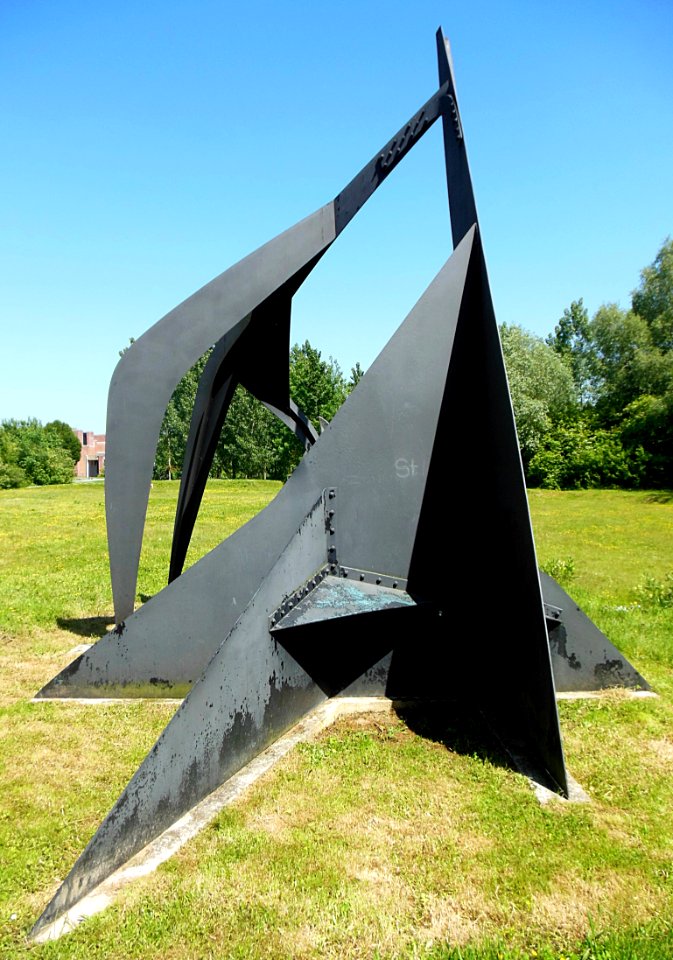 "Guillotine pour huit", Alexander Calder, 1963.