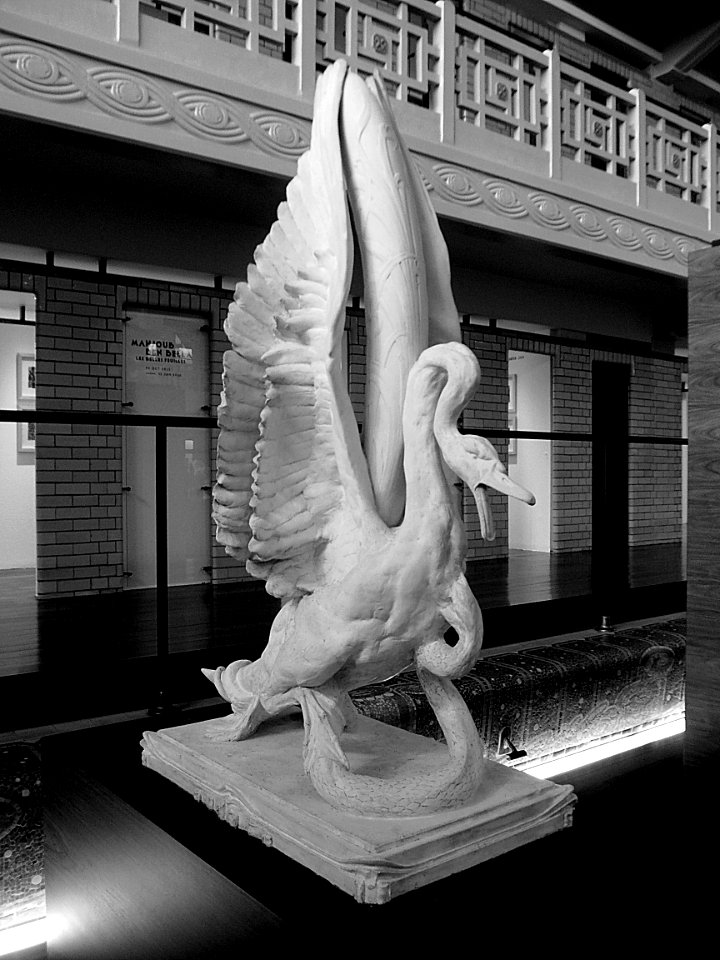 "La caresse du serpent" ou "Cygne mordu par un serpent", P…