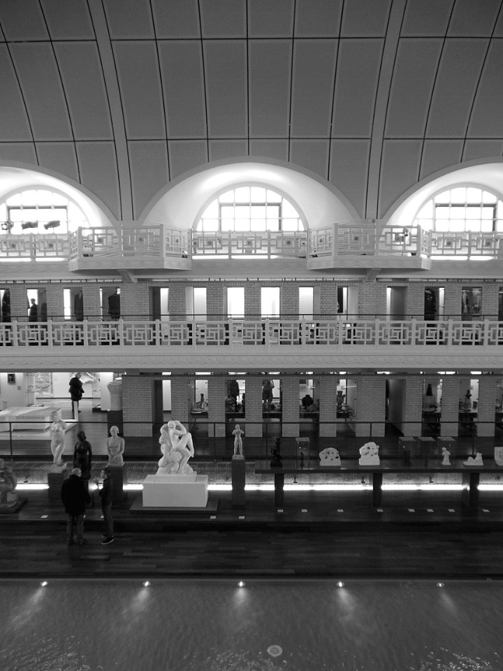 Dans la nef du musée de la Piscine de Roubaix.