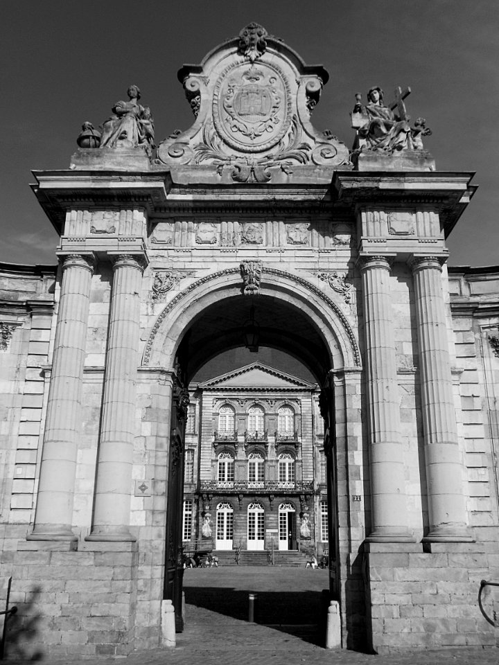 Le portail du musée des beaux-arts d'Arras, ancienne abbay…