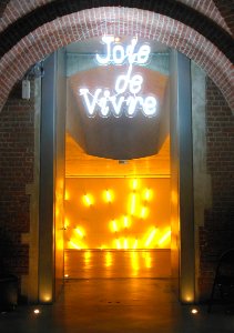 L'accès quelque peu théâtral à l'exposition "Joie de vivre…