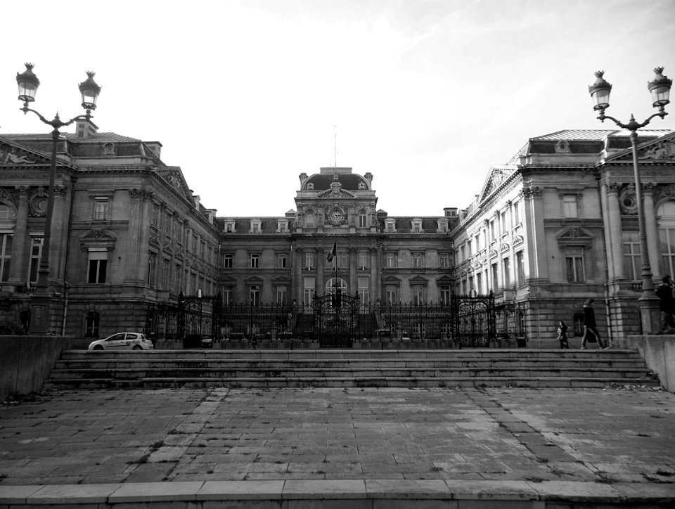 Façade de la préfecture de Lille.
