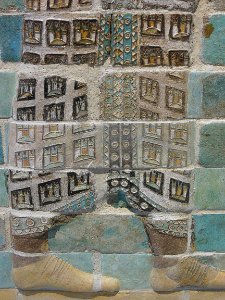 Fragment du décor du palais du roi perse Darius Ier: arche…