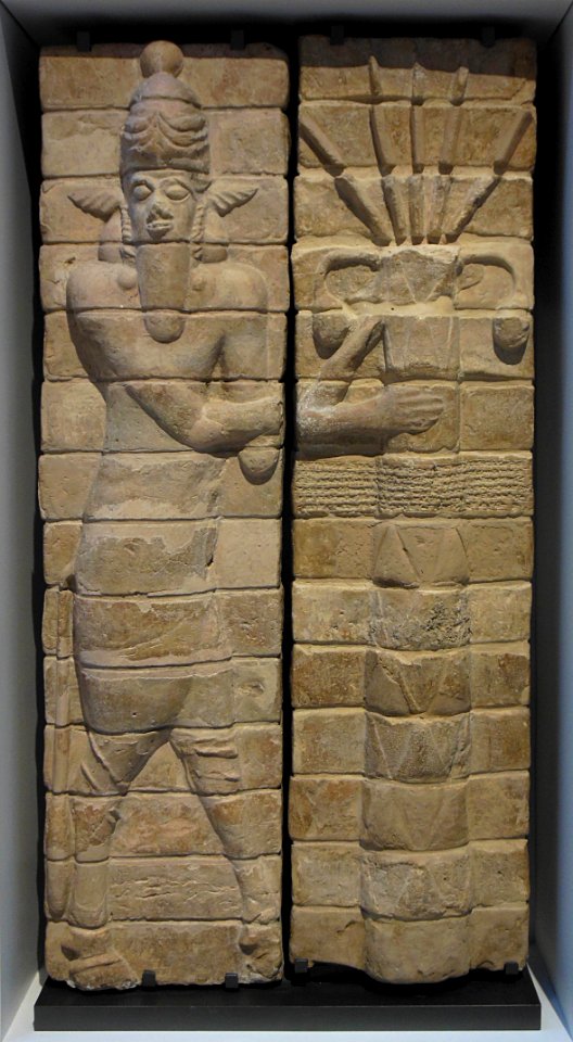 Fragments du décor du temps d'Inshushinak, dieu protecteur…