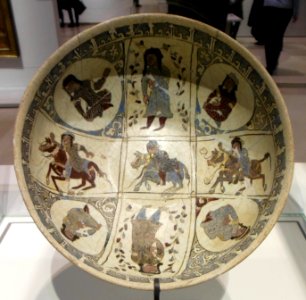 Coupe à décor de personnages. Iran, 1180-1250.