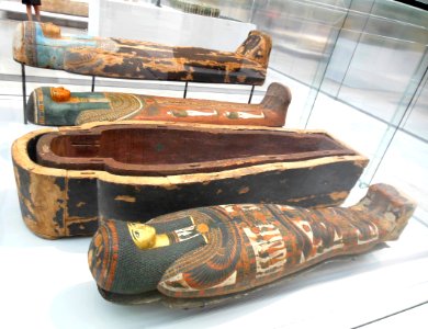Sarcophage de la dame Tanetmit: enveloppe de momie, cercue…