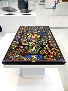 Plateau de table à décor floral. Florence, Italie, 1668.