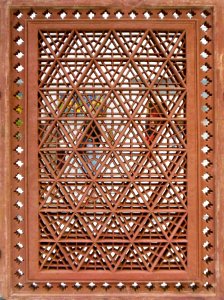 Ecran de fenêtre (jali) à décor géométrique. Inde, vers 16…