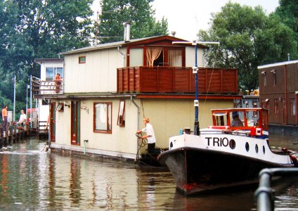 Houseboat in Amsterdam 1987-1990. Free illustration for personal and commercial use.