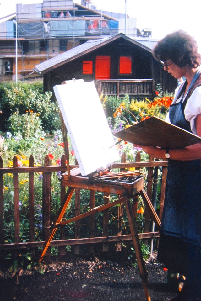 Hubertine painting outdoor at Chesières in 1976. Free illustration for personal and commercial use.