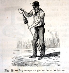 "Façonnage du goulot de la bouteille".. Free illustration for personal and commercial use.