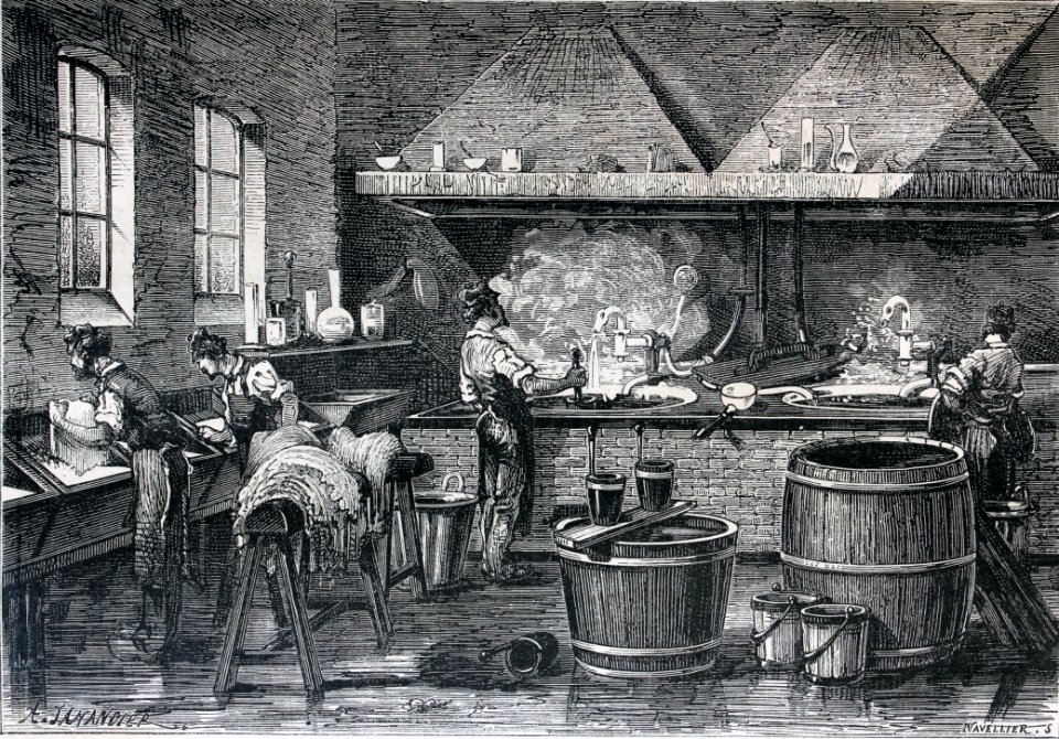 "Atelier de teinture des peaux pour la préparation du maro…