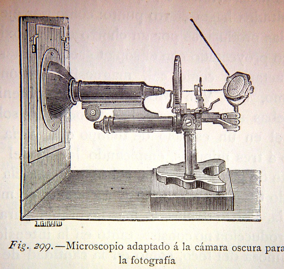 "Microscopio adaptado a la cámara oscura para la fotografí…