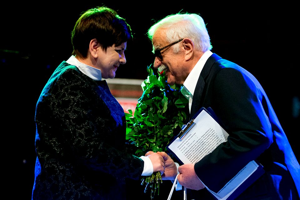 Premier Beata Szydło na koncercie jubileuszowym Jana Pietrzaka (1)