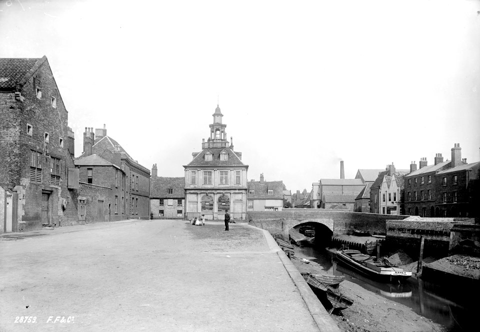 A view of the Custom House, King's Lynn (1891)