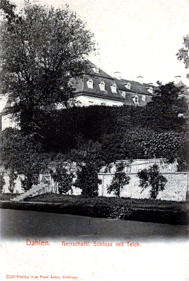 AK Dahlen Schloss mit Teich - aus zeno.org - gemeinfrei
