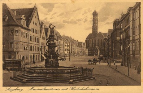 Augsburg, Bayern - Maximilianstraße mit Herkulesbrunnen (Zeno Ansichtskarten). Free illustration for personal and commercial use.