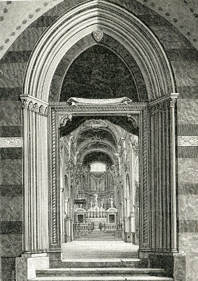 Avellino (dintorni) porta maggiore della chiesa di Montevergine