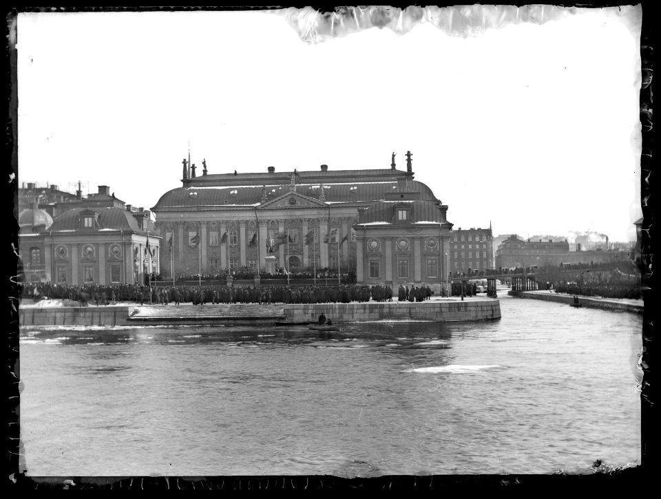 Avtäckning av Axel Oxenstierna-statyn vid Riddarhuset 1890-03-10 - Livrustkammaren - 42916