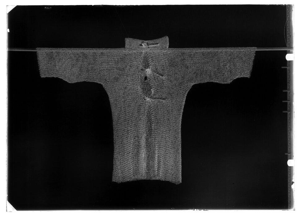 Axelbetäckning - Livrustkammaren - 26012-negative