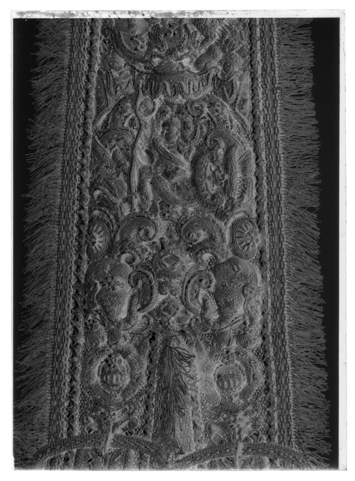Axelgehäng - guldbroderi - Livrustkammaren - 44456-negative