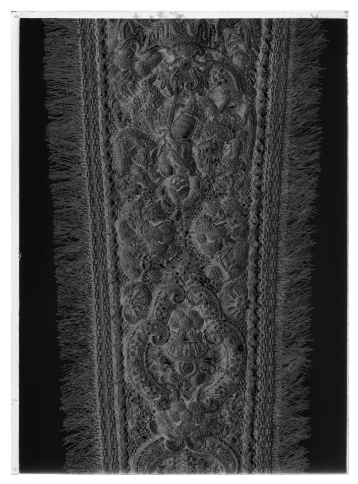 Axelgehäng - guldbroderi - Livrustkammaren - 53017-negative