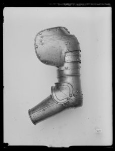 Axelstycke, armskenor, buckla (1600-tal) - Livrustkammaren - 36538