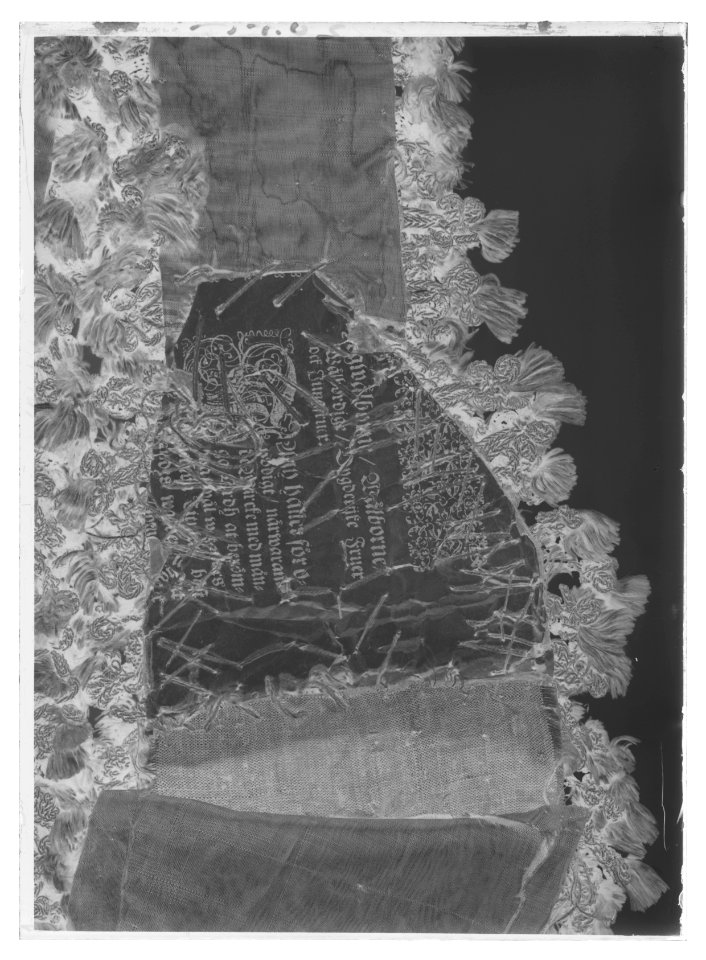 Axelgehäng - grå kamlott - Livrustkammaren - 1655-negative