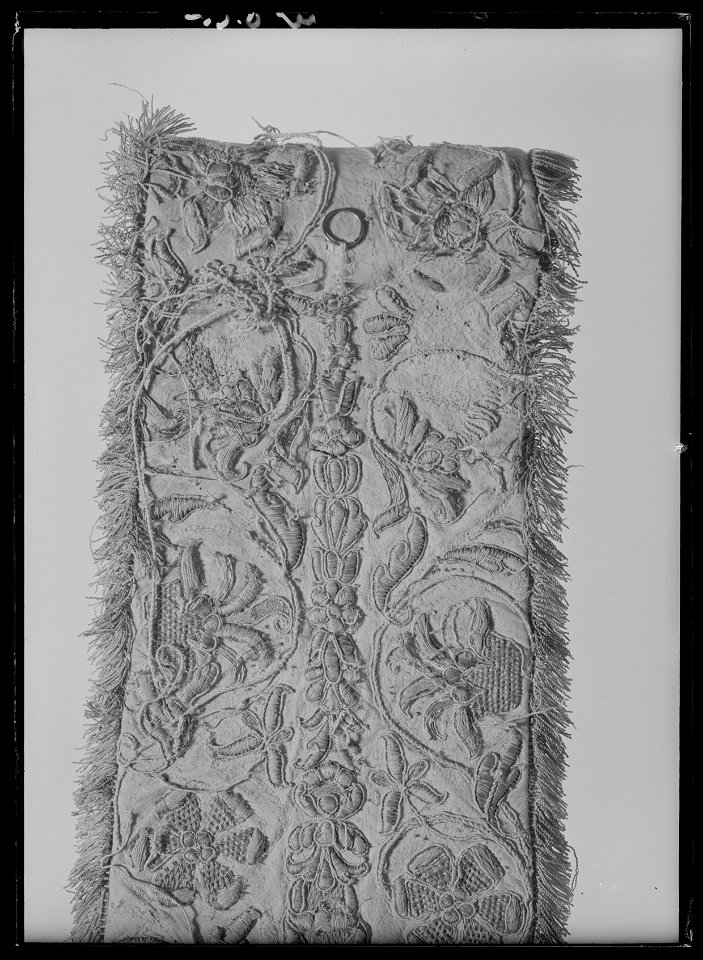 Axelgehäng, paraderingsgehäng till stånddrabantmundering från 1800-talets början - Livrustkammaren - 1913