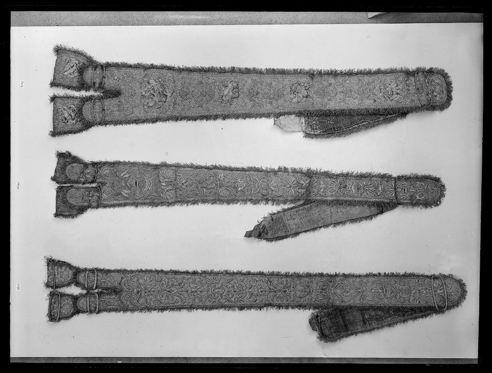 Axelgehäng - gulderbroderi - Livrustkammaren - 34367