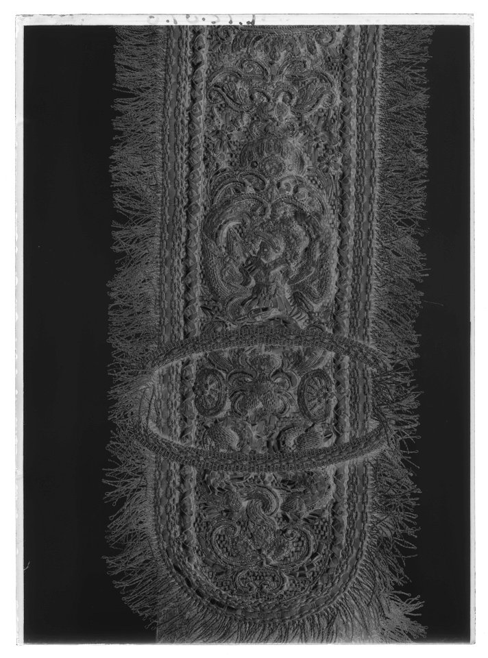 Axelgehäng - guldbroderi - Livrustkammaren - 78698-negative