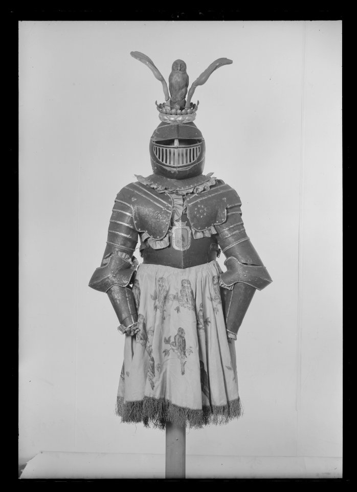 Axelstycke med armskena, höger - Livrustkammaren - 44094
