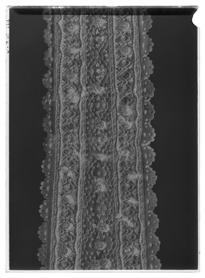 Axelgehäng av sämskskinn. Tillhörigt Karl X Gustav - Livrustkammaren - 18779-negative