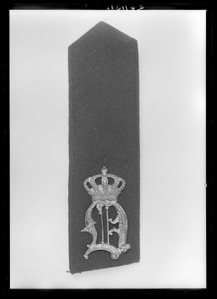 Axelklaff till uniform för konung Oskar IIs (1829-1907) jaktklubb,ca 1900 - Livrustkammaren - 34821